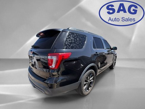 Used 2017 Ford Explorer XLT w/ Equipment Group 202A FWD image 3