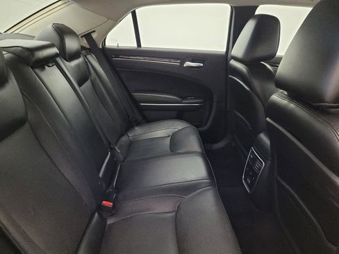 Used 2017 Chrysler 300 C image 19
