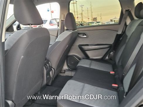 Used 2023 Nissan Rogue SV image 6