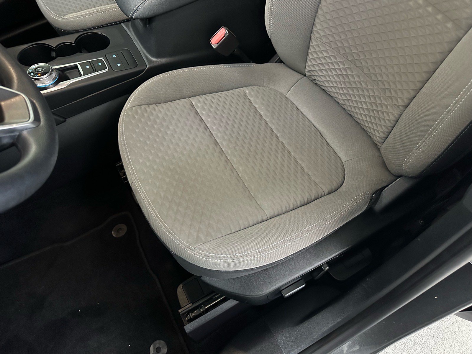Certified 2020 Ford Escape SE FWD image 20