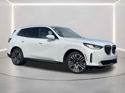 Used 2025 BMW X3 xDrive30i w/ Premium Package image 2