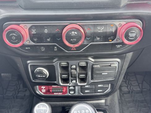 Used 2021 Jeep Gladiator Rubicon w/ Cold Weather Group image 54