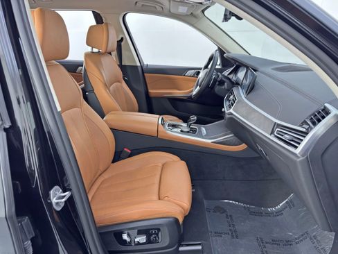 Used 2022 BMW X7 xDrive40i w/ Premium Package image 16