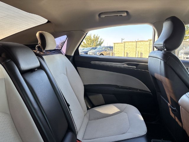 Used 2019 Ford Fusion SE w/ Equipment Group 151A FWD image 16