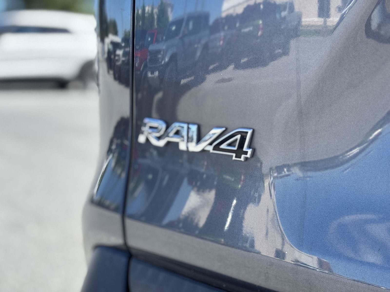Used 2020 Toyota RAV4 XLE Premium FWD image 11