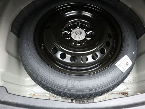 Used 2021 Toyota Avalon XLE w/ Carpet Mat Package (TMS) image 25