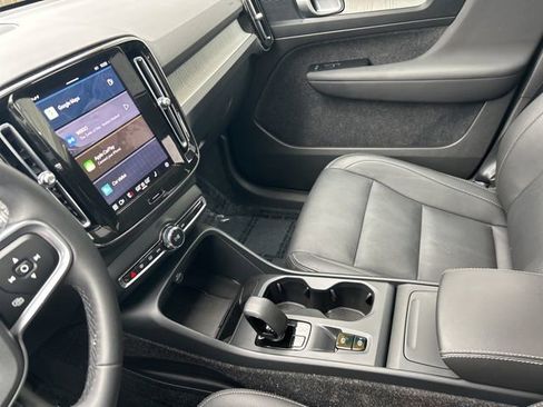 Certified 2025 Volvo XC40 B5 Core AWD/4WD image 19