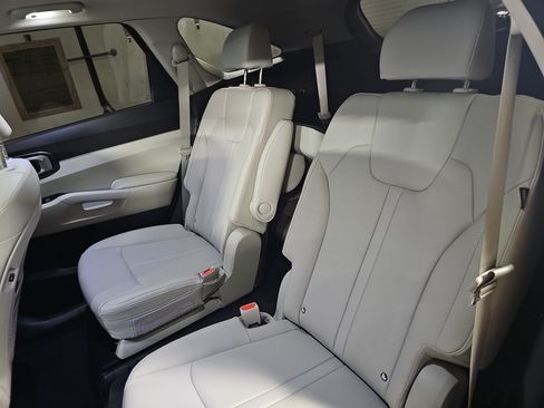 Used 2025 Kia Sorento EX w/ Panoramic Sunroof Package FWD image 14
