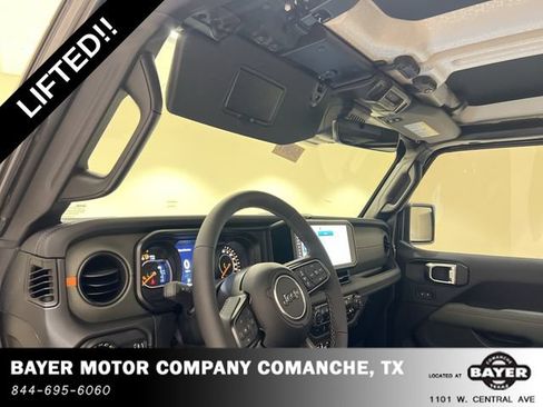 Used 2025 Jeep Gladiator Mojave AWD/4WD image 9