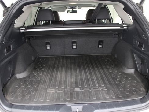 Used 2020 Subaru Outback Limited image 21