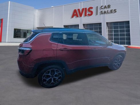 Used 2025 Jeep Compass Limited image 5