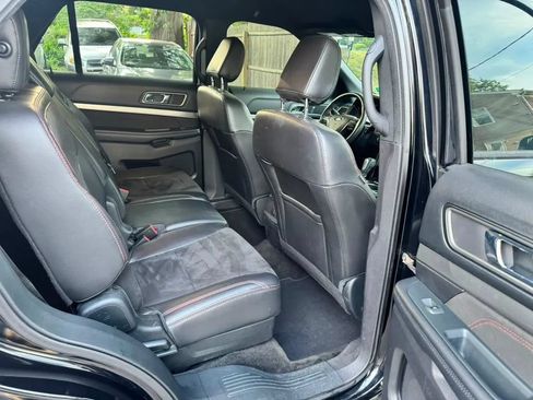 Used 2018 Ford Explorer XLT w/ Equipment Group 202A AWD/4WD image 10