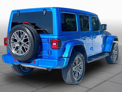 Used 2023 Jeep Wrangler Unlimited Sahara AWD/4WD image 12