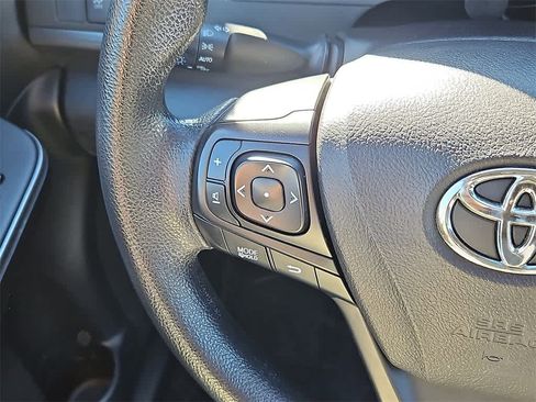 Used 2016 Toyota Camry LE image 17