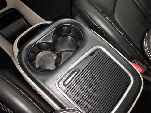 Used 2023 Chrysler Pacifica Touring-L image 22