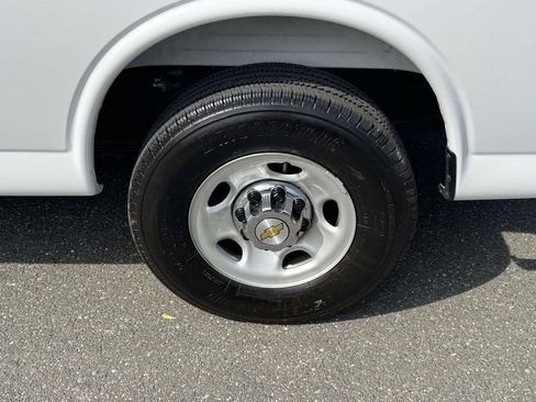 Used 2025 Chevrolet Express 3500 LT w/ LT Preferred Equipment Group RWD image 10