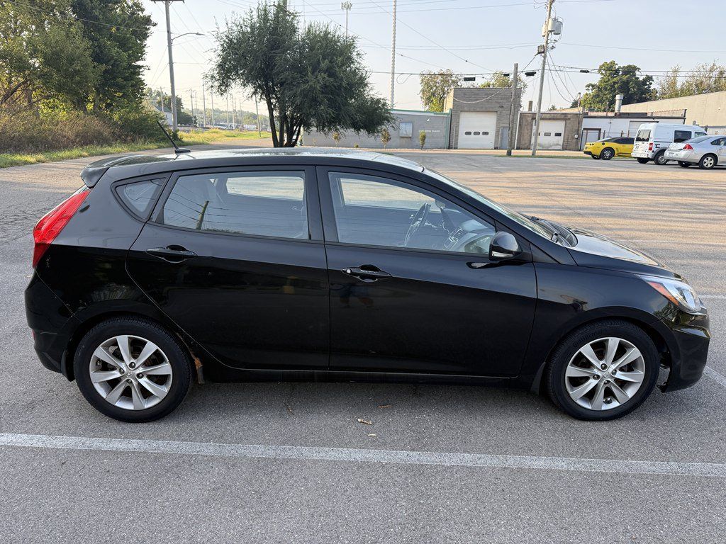 Used 2013 Hyundai Accent SE FWD image 6