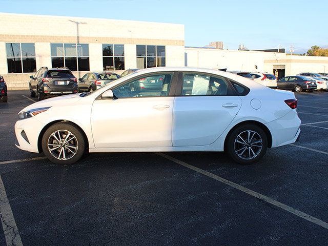 Used 2022 Kia Forte LXS FWD image 7