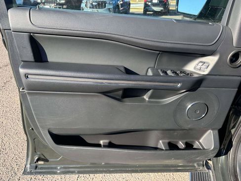 Used 2023 Ford Expedition XLT image 15