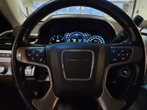 Used 2020 GMC Yukon XL Denali w/ Denali Ultimate Package image 36