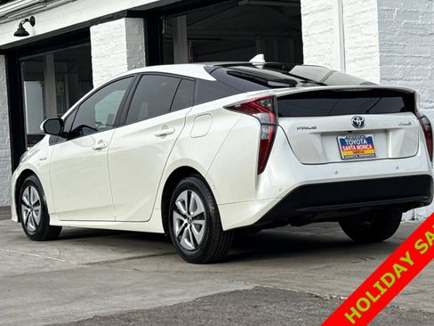 Used 2018 Toyota Prius Two image 6
