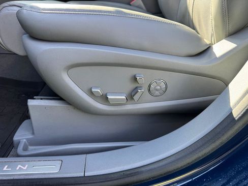 Used 2019 Lincoln Nautilus Reserve w/ Driver Assistance Package FWD image 17