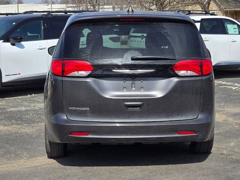 Used 2023 Chrysler Voyager LX image 22