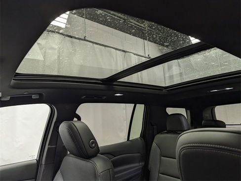 New 2026 Chevrolet Traverse LT w/ Sun and Wheel Package image 12