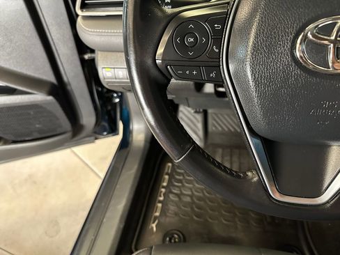 Used 2019 Toyota Camry SE FWD image 11