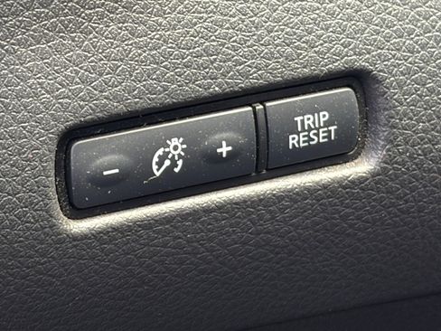 Used 2018 Nissan Rogue Sport S FWD image 11