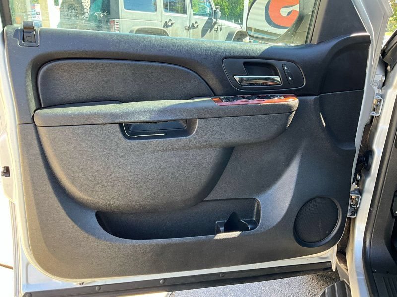 Used 2012 Chevrolet Avalanche LT AWD/4WD image 13