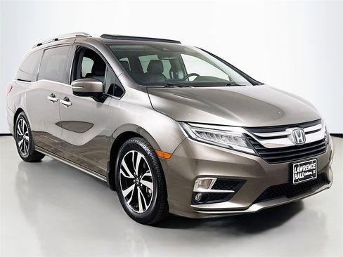Used 2018 Honda Odyssey Elite image 3