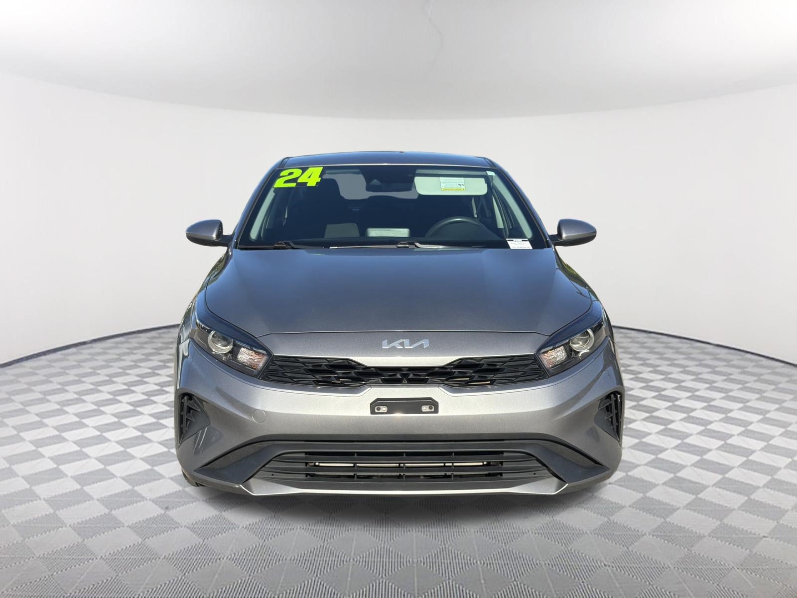 Used 2024 Kia Forte LXS FWD image 2