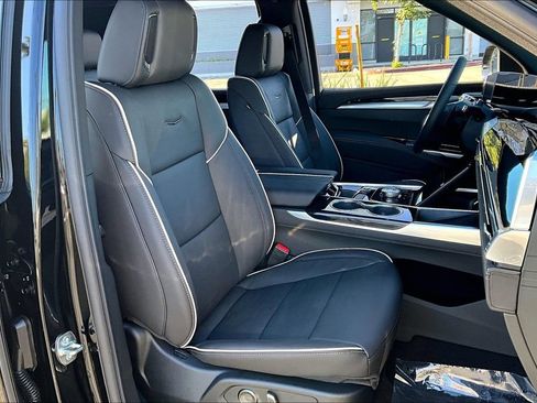 New 2026 Cadillac Escalade Sport w/ LPO, ONYX Package AWD/4WD image 36