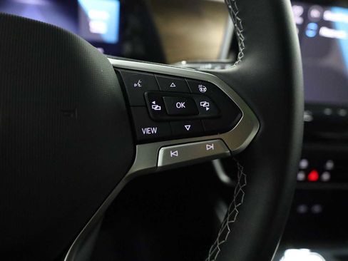 Used 2024 Volkswagen Atlas SE image 25