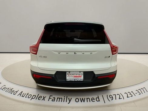 Used 2025 Volvo XC40 B5 Plus image 5