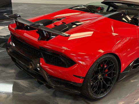 Used 2018 Lamborghini Huracan Performante AWD/4WD image 10