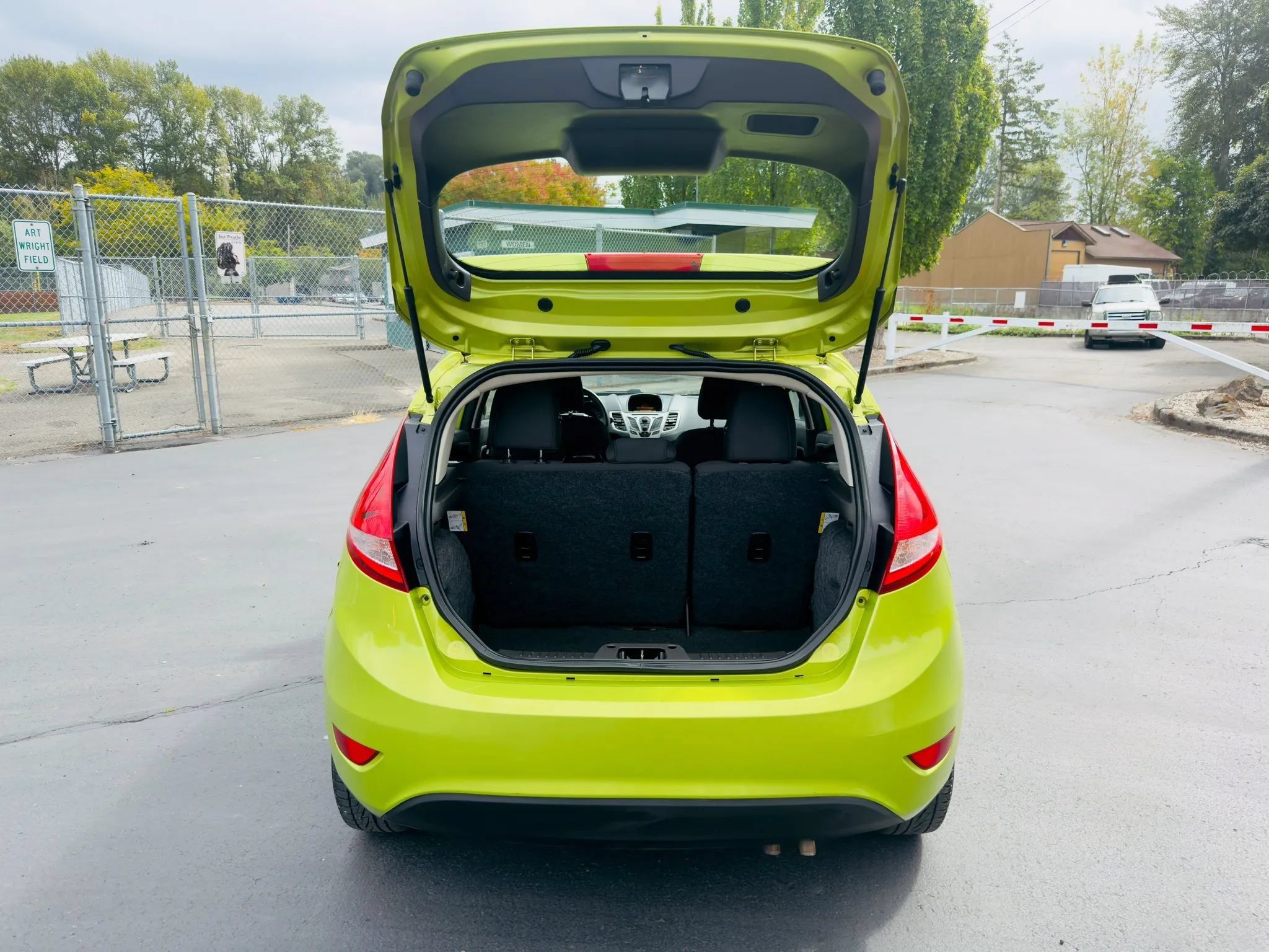 Used 2013 Ford Fiesta SE FWD image 18