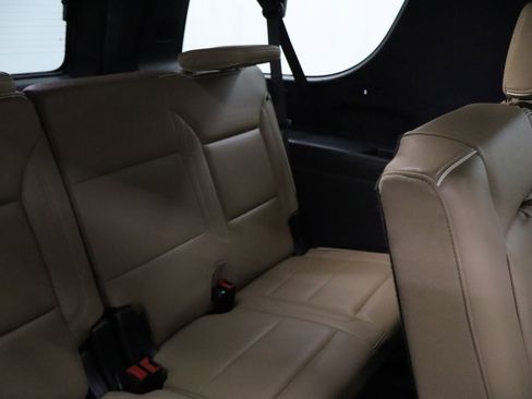 Used 2024 Chevrolet Suburban Premier image 25