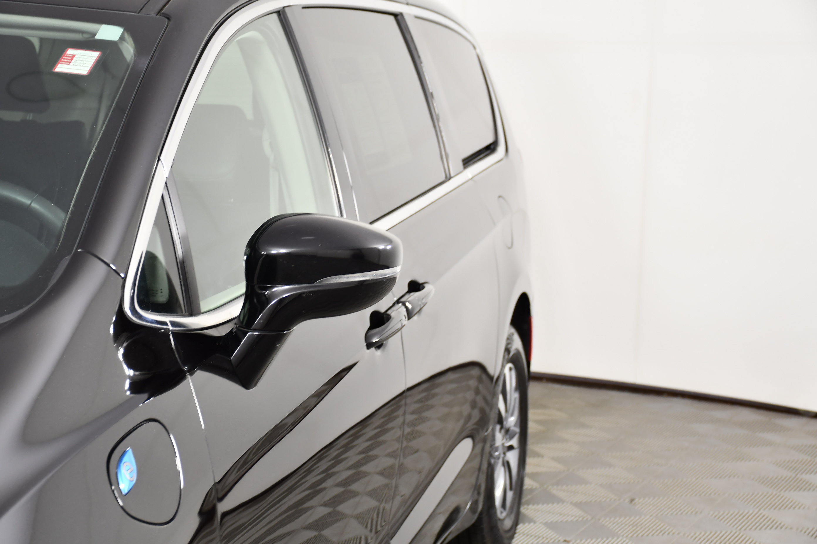 Used 2024 Chrysler Pacifica Limited FWD image 13