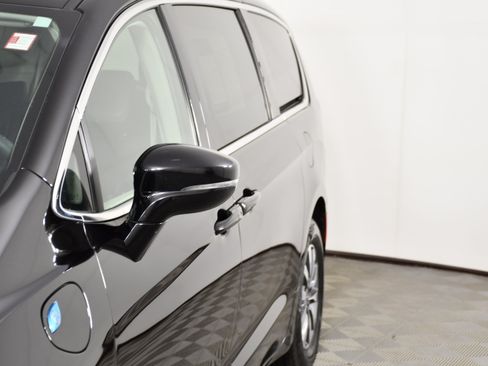 Used 2024 Chrysler Pacifica Limited FWD image 13