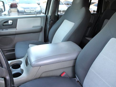 Used 2005 Ford Expedition XLT image 19
