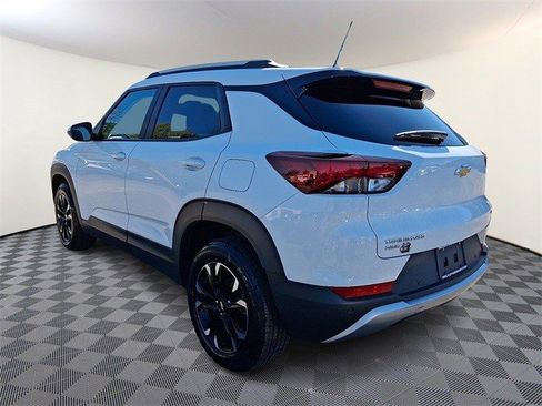 Certified 2022 Chevrolet TrailBlazer LT w/ Driver Confidence Package image 4