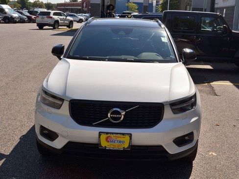 Used 2022 Volvo XC40 T5 R-Design w/ Climate Package image 3