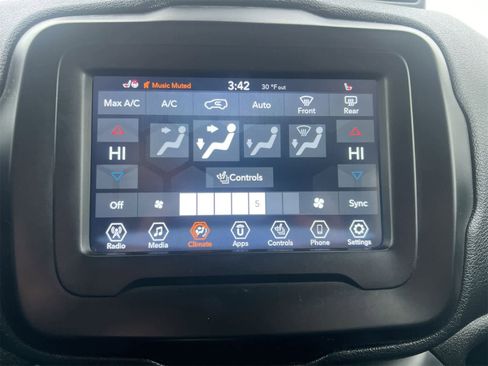 Used 2020 Jeep Renegade Altitude image 28