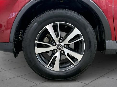 Used 2018 Toyota RAV4 XLE image 10