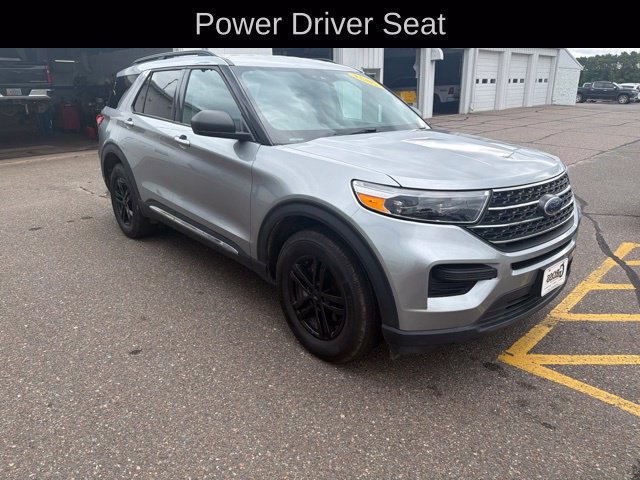 Used 2023 Ford Explorer XLT AWD/4WD image 2