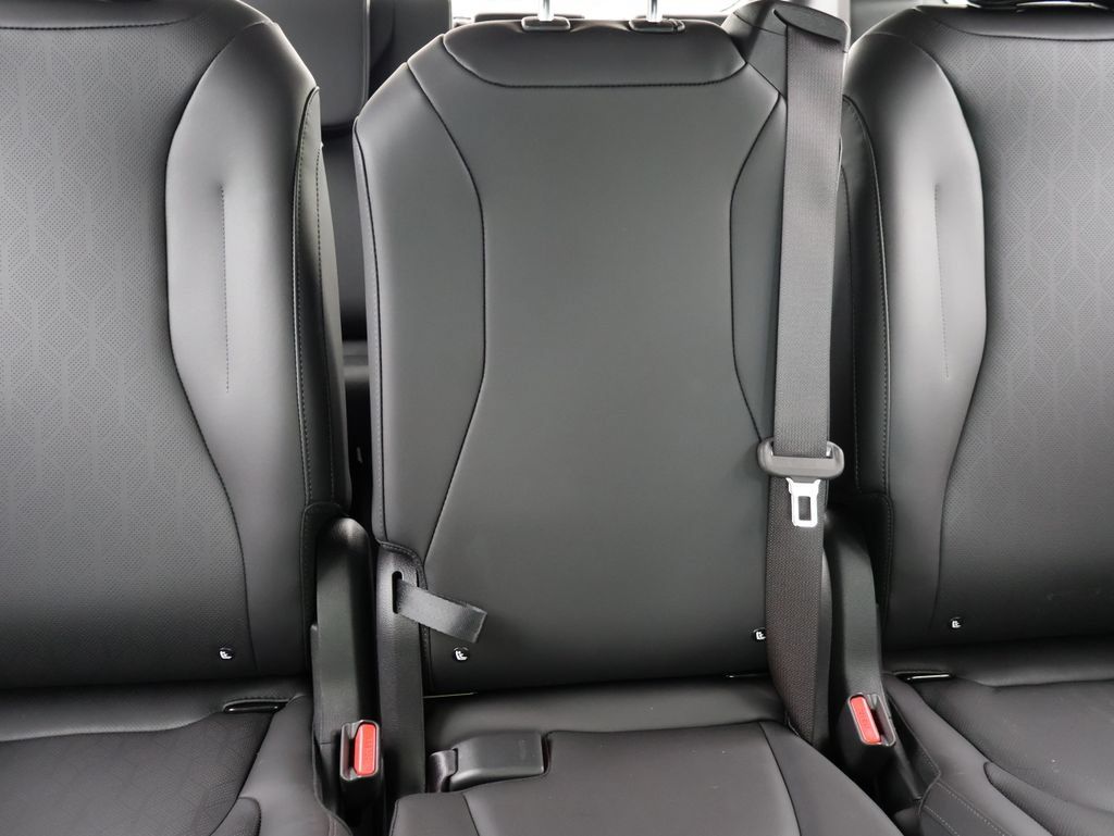 New 2025 Kia Carnival FWD image 12