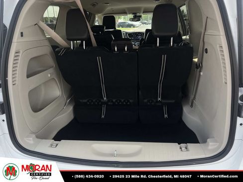 Used 2023 Chrysler Pacifica Touring-L FWD image 11