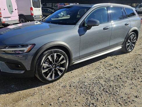 Certified 2024 Volvo V60 B5 Cross Country Ultimate image 1